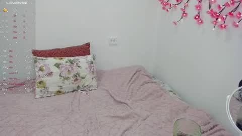 Veronica Tiia Lilith left to right online show from March 2026 10:26:02 PM