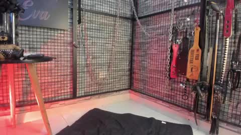 EVA INDEPENDENT MODEL online show from April 2026 12:42:02 AM