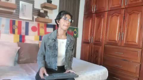 Snapshot of evaa_campbell chatting on June 2026 12:08:01 PM Eva online show from June 2026 12:08:01 PM