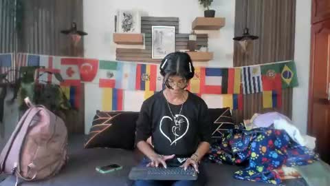 Snapshot of evaa_campbell chatting on June 2026 01:19:02 PM Eva online show from June 2026 01:19:02 PM