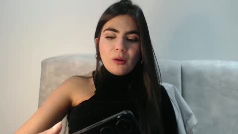 evacollins12 online show from October 2025 01:33:02 AM
