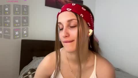 evarenard_ online show from April 2026 05:17:01 PM