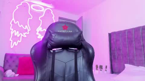 evelin__thompsson online show from July 2026 03:00:02 AM