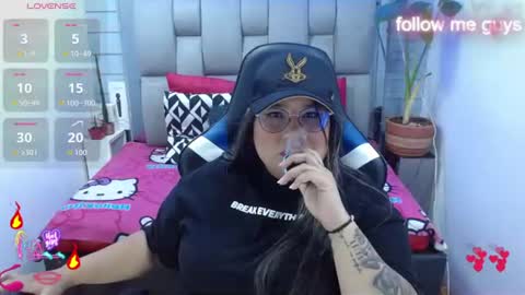 Snapshot of evelin_zaens chatting on June 2026 05:54:01 AM evelin zaens online show from June 2026 05:54:01 AM