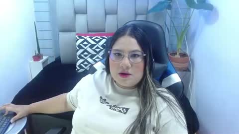 Snapshot of evelin_zaens chatting on June 2026 03:49:01 AM evelin zaens online show from June 2026 03:49:01 AM