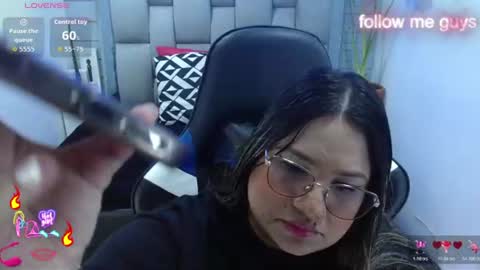 Snapshot of evelin_zaens chatting on June 2026 05:07:01 AM evelin zaens online show from June 2026 05:07:01 AM