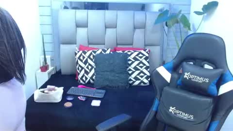 Snapshot of evelin_zaens chatting on June 2026 05:13:02 AM evelin zaens online show from June 2026 05:13:02 AM