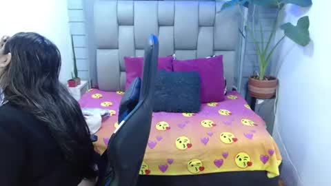Snapshot of evelin_zaens chatting on July 2026 03:44:02 AM evelin zaens online show from July 2026 03:44:02 AM