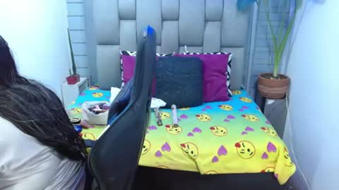 Snapshot of evelin_zaens chatting on July 2026 04:18:01 AM evelin zaens online show from July 2026 04:18:01 AM