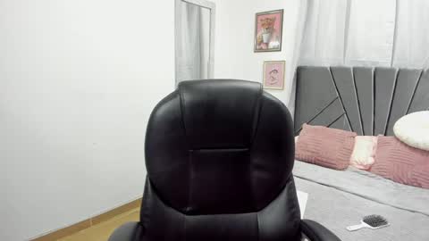 Evelyn online show from January 2025 12:29:02 PM