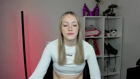 evelynblond online show from March 2026 06:50:01 AM