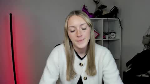 evelynblond online show from March 2026 06:35:02 PM
