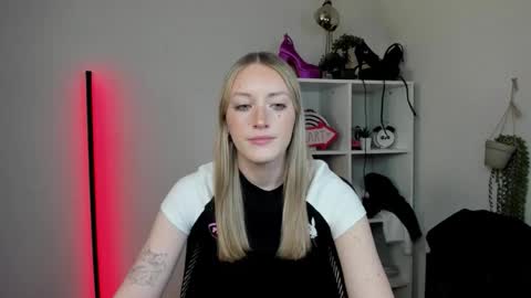 evelynblond online show from April 2026 12:39:01 PM