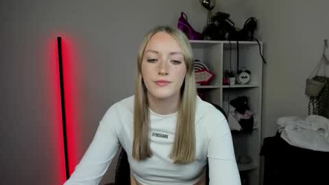 evelynblond online show from April 2026 12:43:01 PM