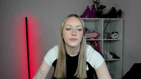 evelynblond online show from April 2026 12:22:02 PM