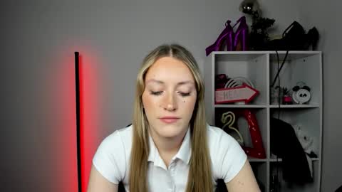 evelynblond online show from April 2026 12:29:02 PM