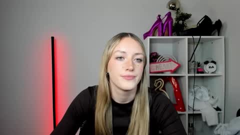 evelynblond online show from April 2026 01:13:01 PM