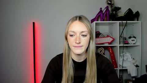 evelynblond online show from April 2026 12:36:01 PM