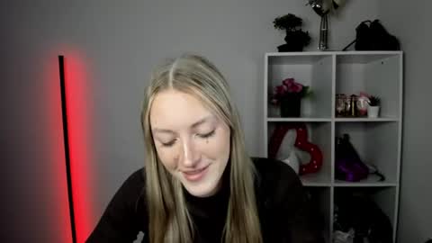 evelynblond online show from July 2026 12:45:01 PM