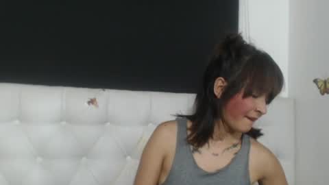 Evelyne online show from April 2026 06:19:01 AM