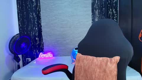 evelin 3 online show from February 2026 08:47:01 PM