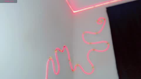 everlin_01 online show from June 2026 03:25:01 AM