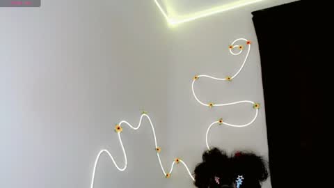 everlin_01 online show from June 2026 07:03:02 PM