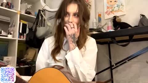 evva_avve_ online show from November 2025 10:10:01 PM