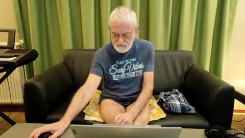 Snapshot of ewaldwillems99 chatting on January 2026 05:27:02 PM Naaktloper online show from January 2026 05:27:02 PM