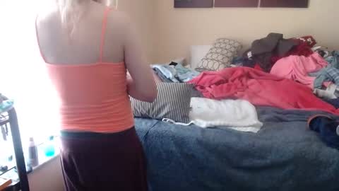 eyeswall0w online show from September 2025 01:01:01 PM