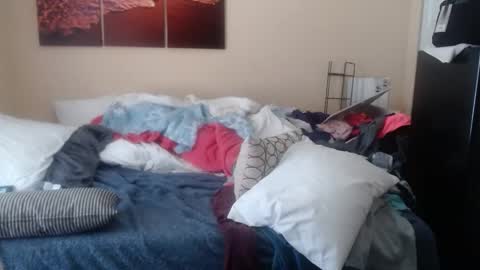 eyeswall0w online show from October 2025 03:23:02 PM