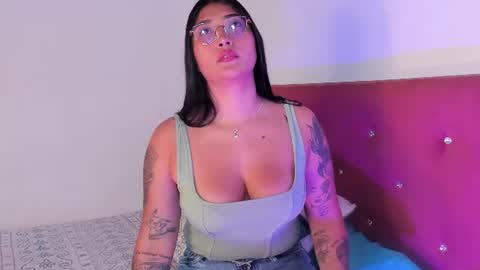 Snapshot of eymy_hadid_ chatting on June 2026 06:53:02 PM Emily online show from June 2026 06:53:02 PM