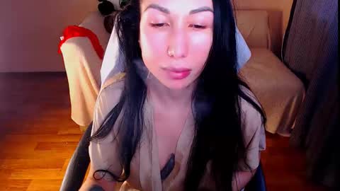 Elli  online show from March 2026 02:33:02 PM