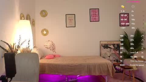 Sophia online show from June 2026 06:01:01 PM
