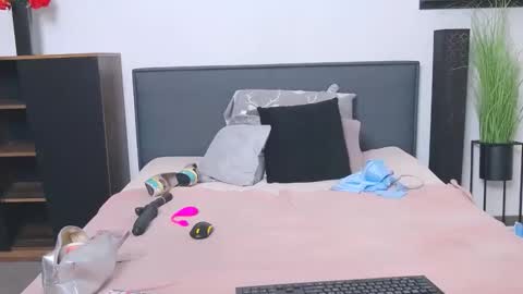 Fannie online show from September 2025 05:00:02 AM