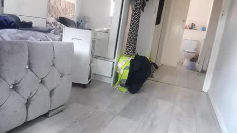 fantasticdeee online show from April 2026 05:39:02 PM