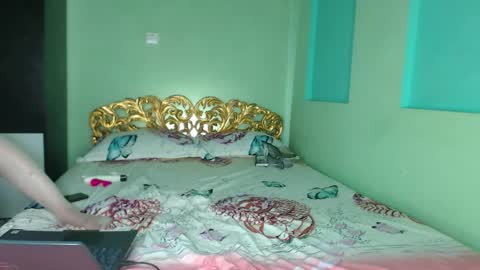 farfalina online show from December 2025 06:41:02 AM