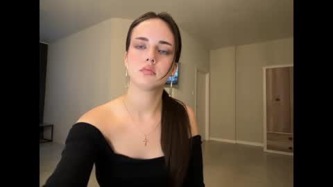 Mia online show from June 2026 05:47:01 PM
