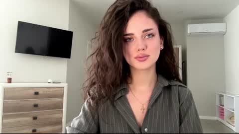 Mia online show from June 2026 09:03:01 AM