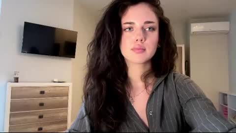 Mia online show from June 2026 12:22:01 PM