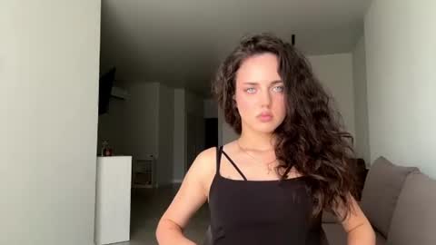 Mia online show from June 2026 10:15:01 AM