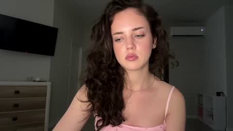 Mia online show from July 2026 01:04:02 PM