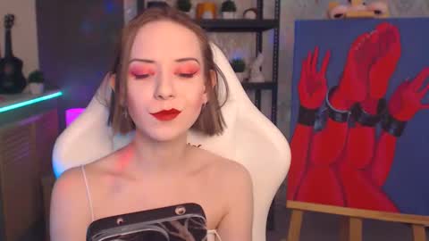 Fascinating   Eyes online show from December 2025 08:11:01 AM