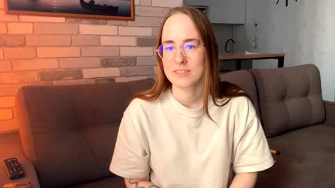 Snapshot of feleciacockrell chatting on March 2026 07:01:01 AM Mary online show from March 2026 07:01:01 AM