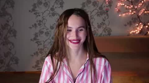Snapshot of felicia_lav chatting on June 2026 06:47:01 PM Frida online show from June 2026 06:47:01 PM