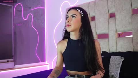 fernanda_thail_ online show from April 2026 07:44:01 PM