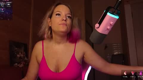 Snapshot of findom_lady_shine chatting on June 2026 04:31:02 PM Lady online show from June 2026 04:31:02 PM