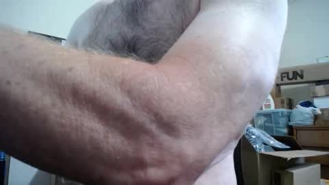  Links in Bio below online show from September 2025 11:34:01 AM