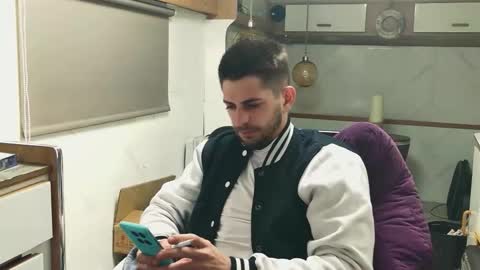 independent model online show from April 2026 05:10:01 PM