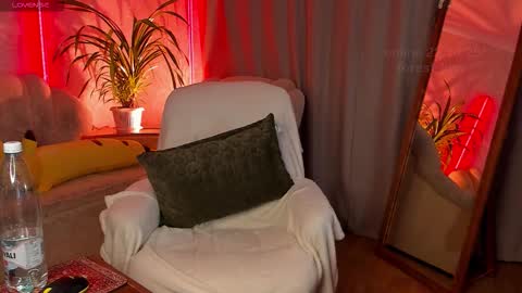 Snapshot of forest_lina chatting on October 2025 12:05:02 PM online show from October 2025 12:05:02 PM